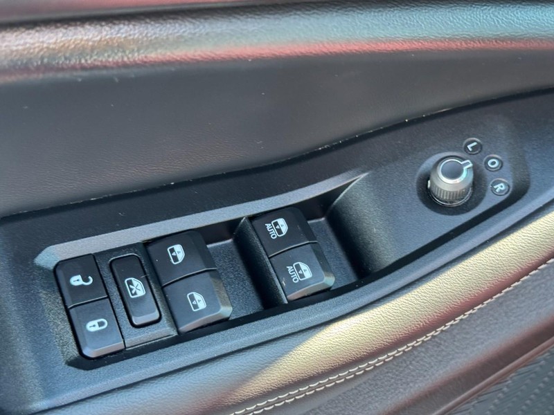 Jeep Grand Cherokee Vehicle Image 34