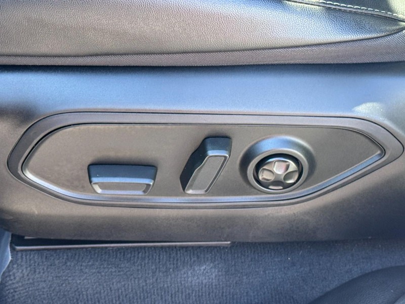 Jeep Grand Cherokee Vehicle Image 35