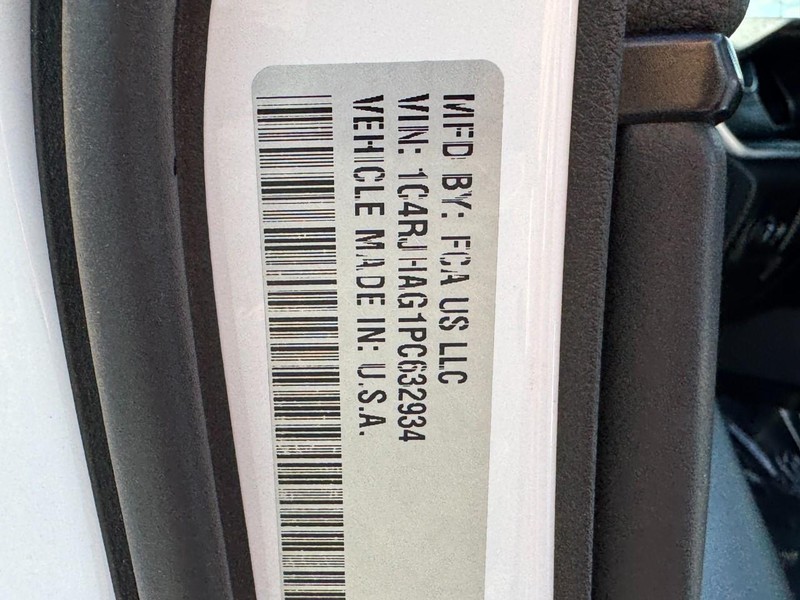 Jeep Grand Cherokee Vehicle Image 37