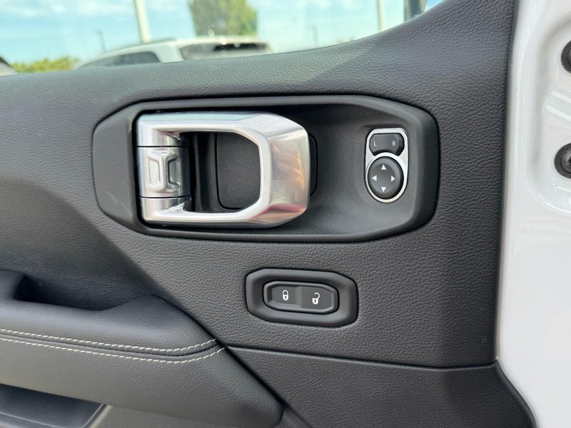 Jeep Wrangler Vehicle Image 28