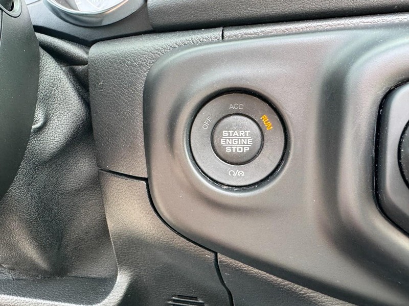 Jeep Wrangler Vehicle Image 35