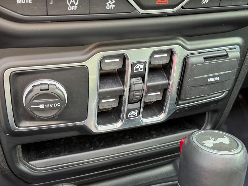 Jeep Wrangler Vehicle Image 36