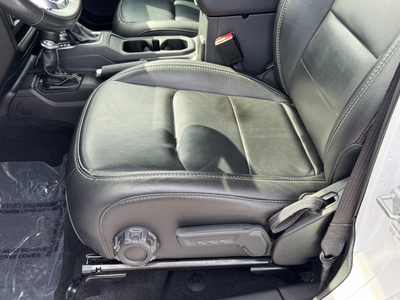 Jeep Wrangler Vehicle Image 41