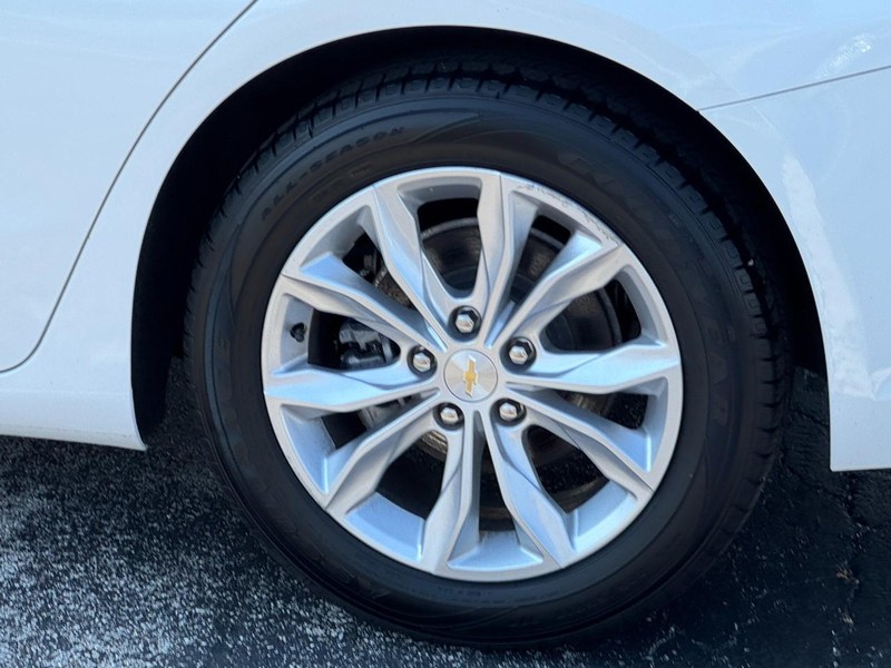Chevrolet Malibu Vehicle Image 07
