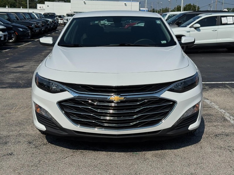 Chevrolet Malibu Vehicle Image 11