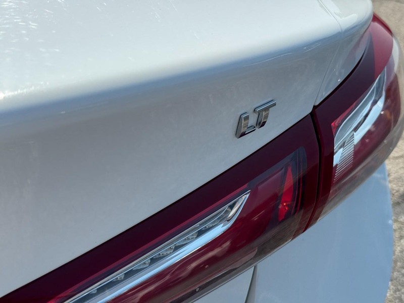 Chevrolet Malibu Vehicle Image 14