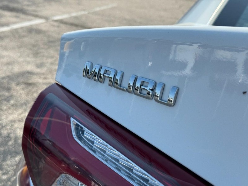 Chevrolet Malibu Vehicle Image 15