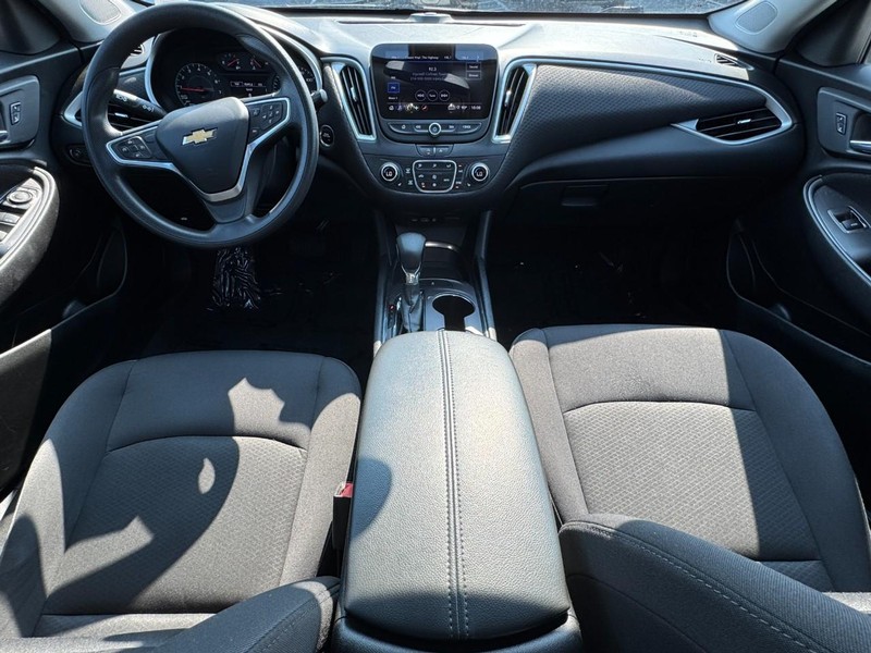 Chevrolet Malibu Vehicle Image 19