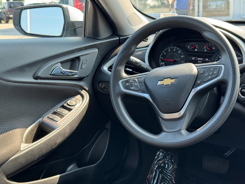 Chevrolet Malibu Vehicle Image 20