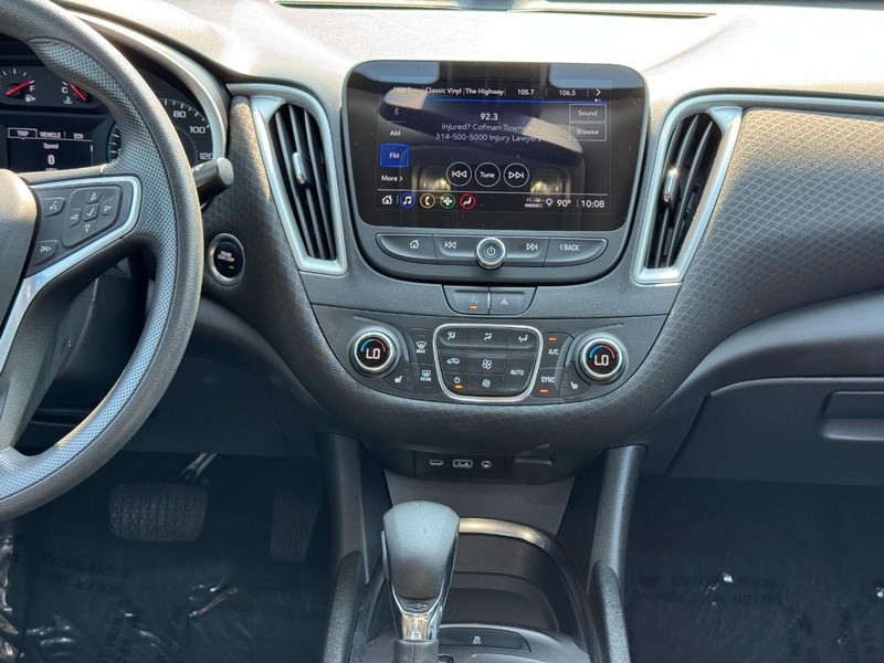 Chevrolet Malibu Vehicle Image 21