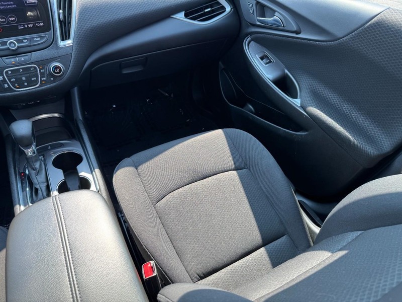 Chevrolet Malibu Vehicle Image 23