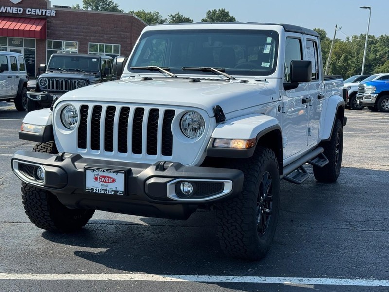 Jeep Gladiator Vehicle Image 11