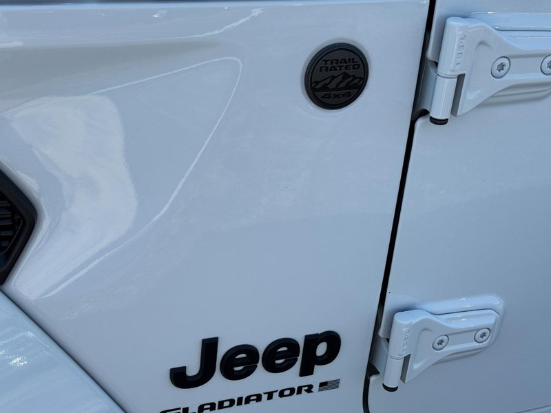 Jeep Gladiator Vehicle Image 13