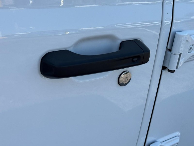 Jeep Gladiator Vehicle Image 15