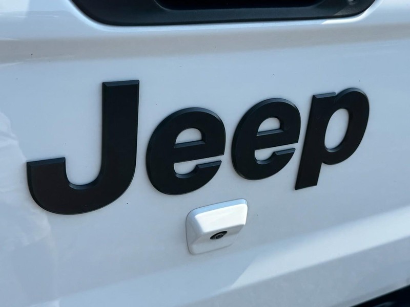 Jeep Gladiator Vehicle Image 16