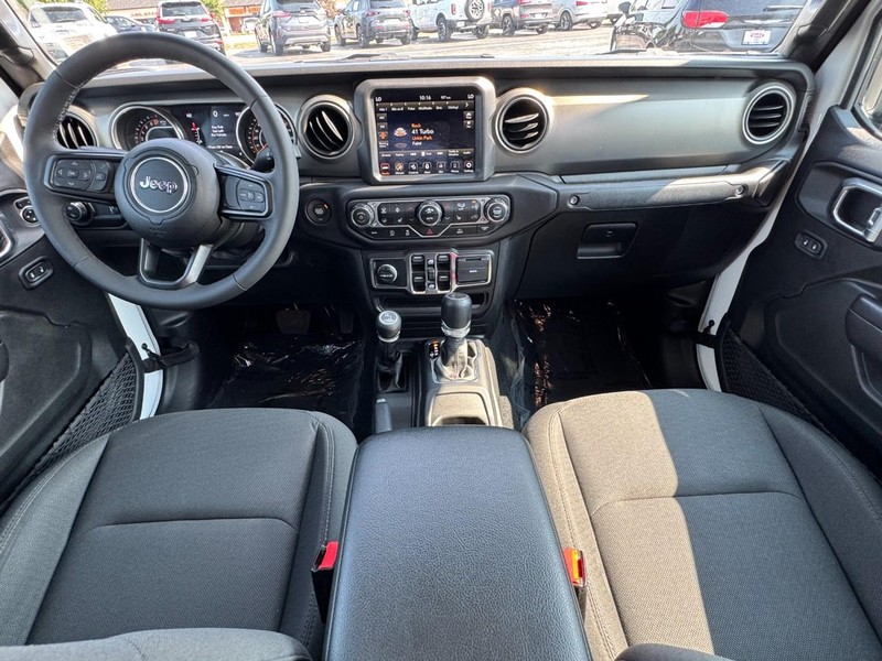 Jeep Gladiator Vehicle Image 22