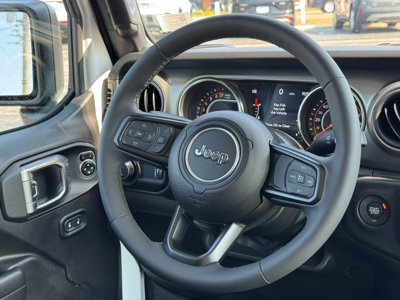 Jeep Gladiator Vehicle Image 23