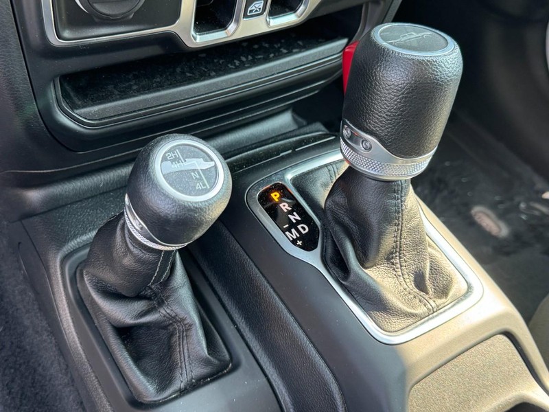 Jeep Gladiator Vehicle Image 32
