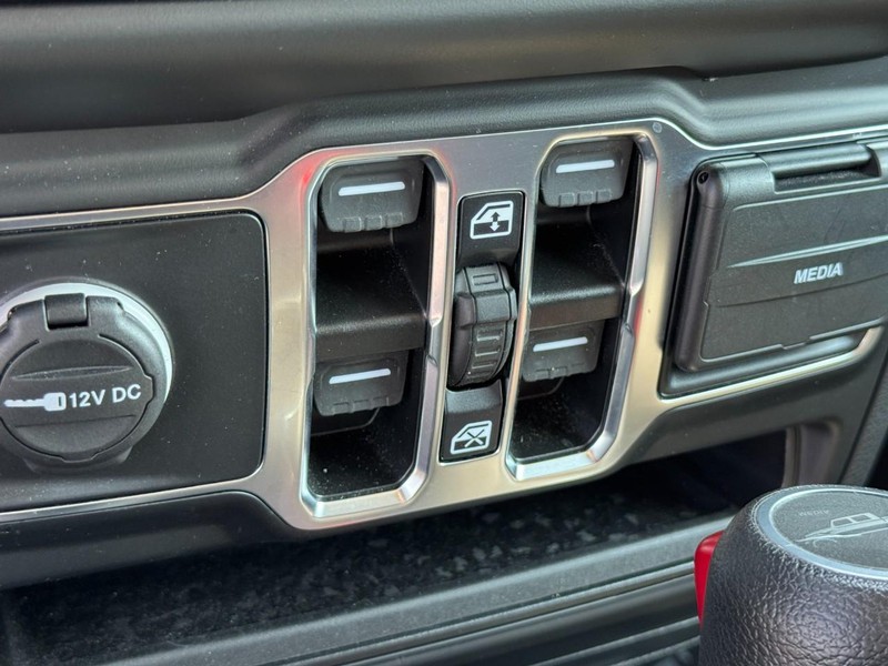 Jeep Gladiator Vehicle Image 35
