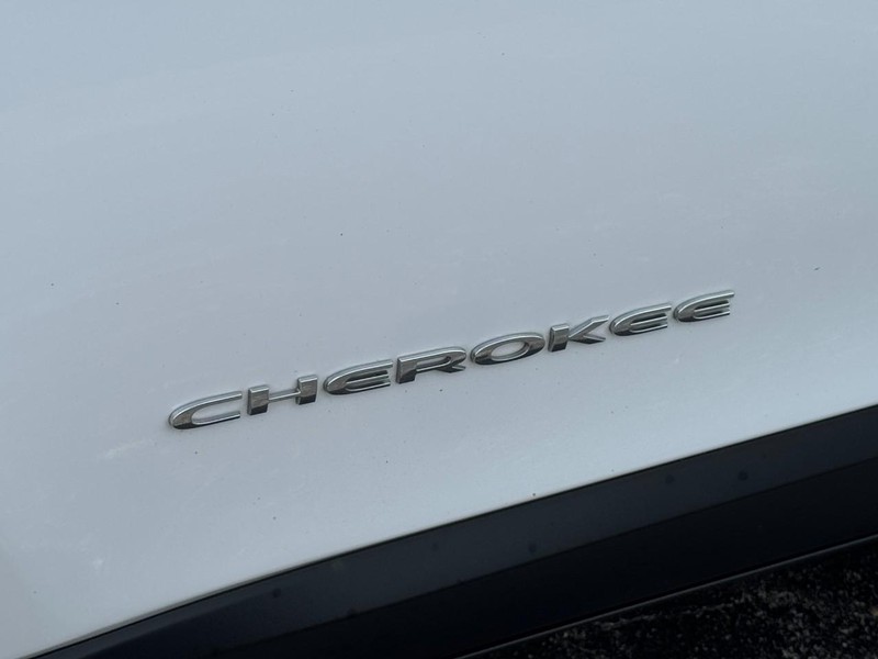 Jeep Cherokee Vehicle Image 12