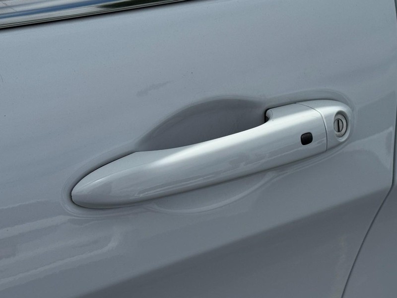 Jeep Cherokee Vehicle Image 13