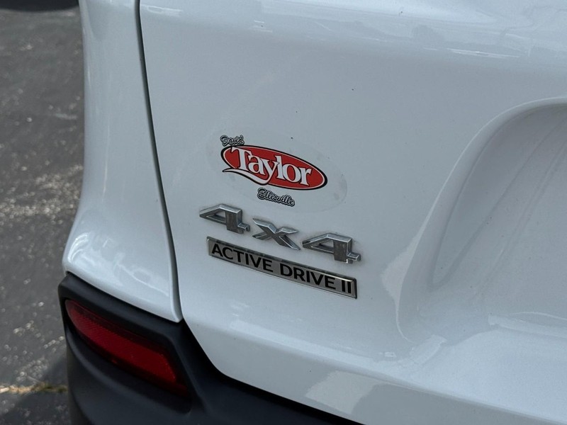 Jeep Cherokee Vehicle Image 15