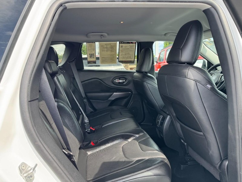 Jeep Cherokee Vehicle Image 18