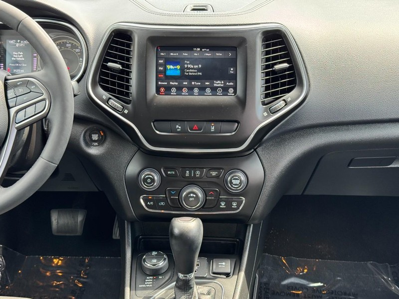Jeep Cherokee Vehicle Image 21