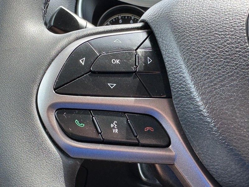 Jeep Cherokee Vehicle Image 24