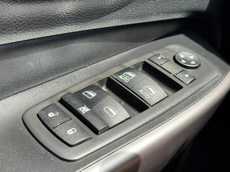 Jeep Cherokee Vehicle Image 30