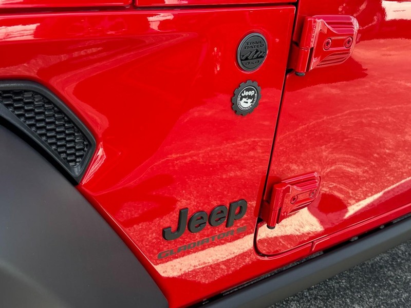 Jeep Gladiator Vehicle Image 12