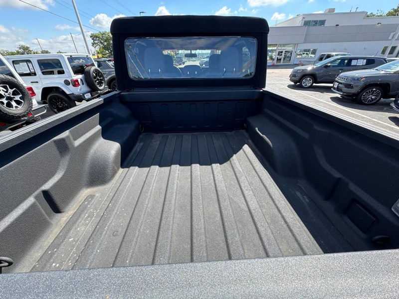Jeep Gladiator Vehicle Image 13