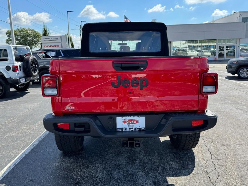 Jeep Gladiator Vehicle Image 14