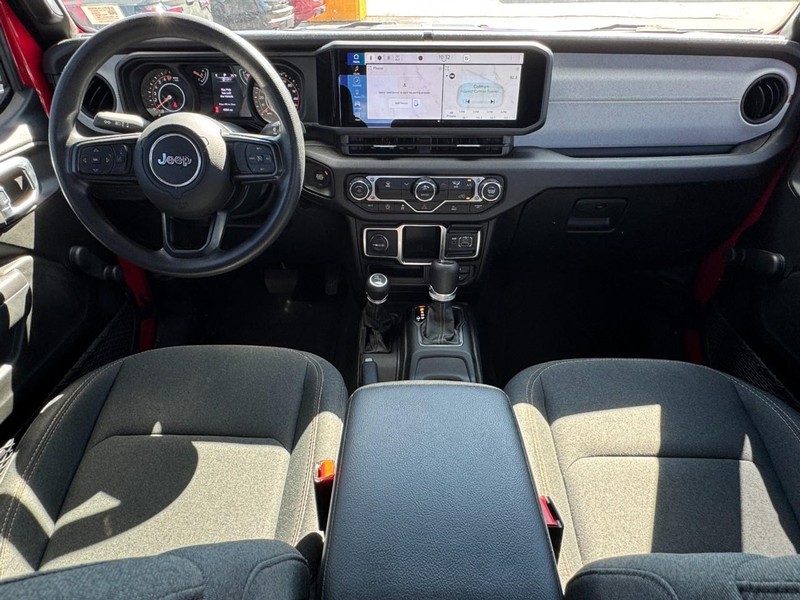 Jeep Gladiator Vehicle Image 16