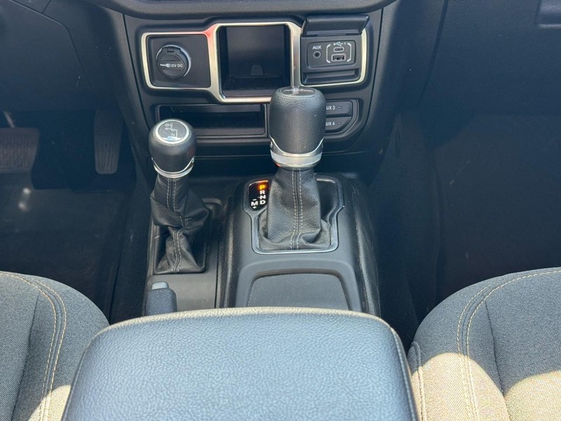 Jeep Gladiator Vehicle Image 19