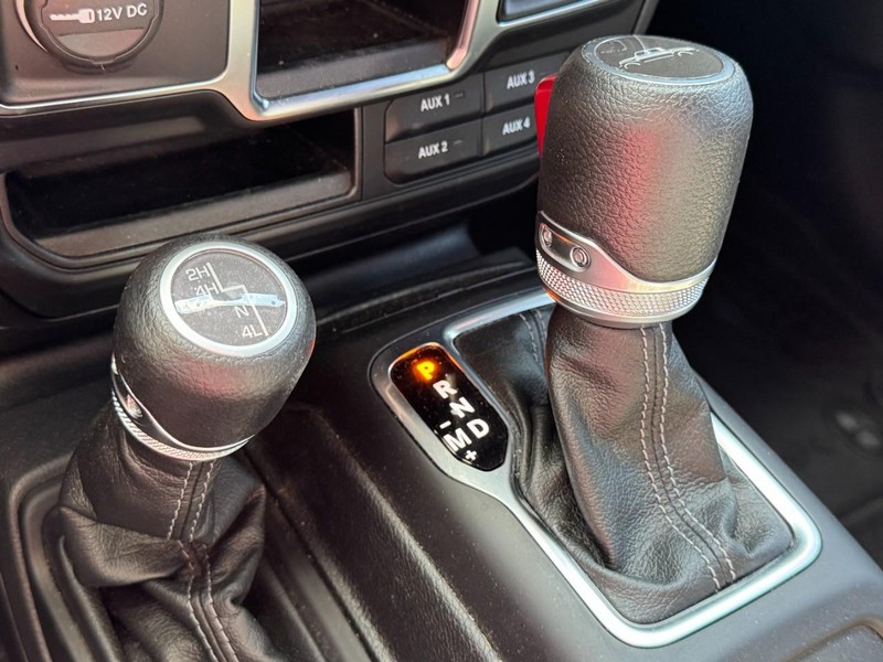 Jeep Gladiator Vehicle Image 25