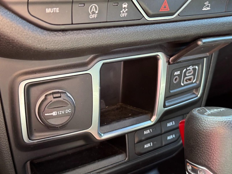 Jeep Gladiator Vehicle Image 26