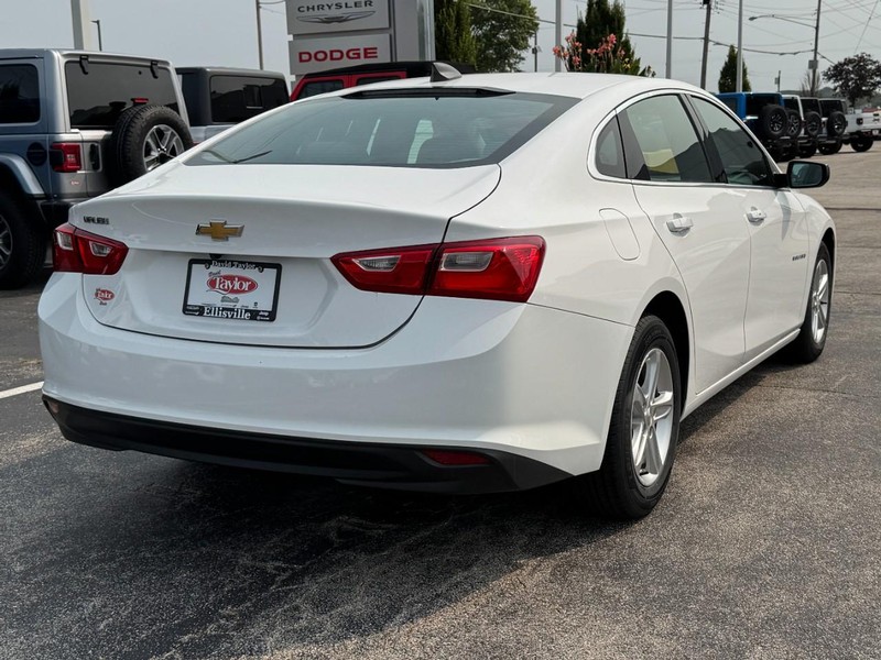 Chevrolet Malibu Vehicle Image 03