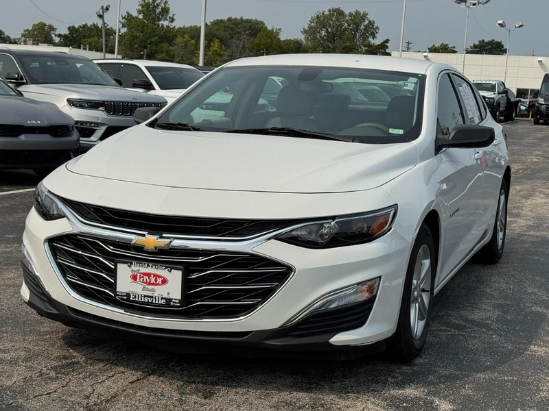 Chevrolet Malibu Vehicle Image 10