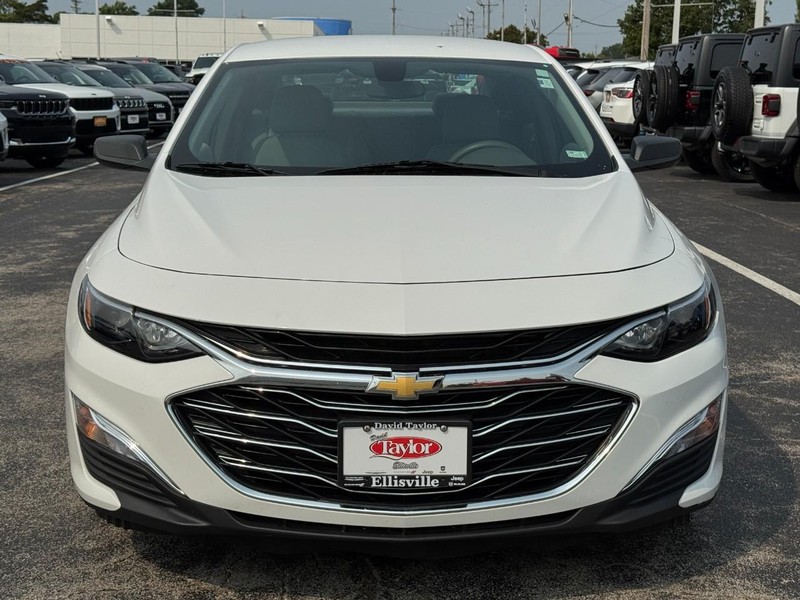 Chevrolet Malibu Vehicle Image 11