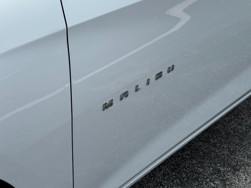 Chevrolet Malibu Vehicle Image 12