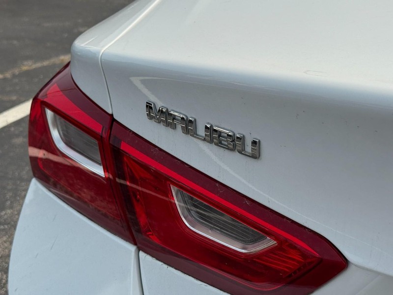 Chevrolet Malibu Vehicle Image 14