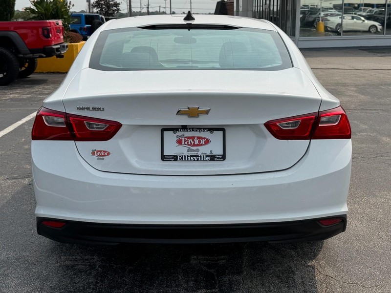 Chevrolet Malibu Vehicle Image 15