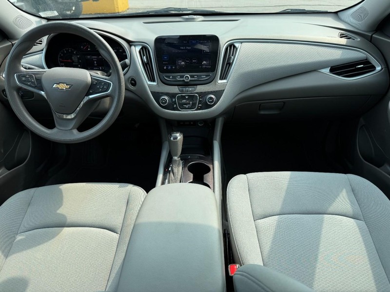 Chevrolet Malibu Vehicle Image 18