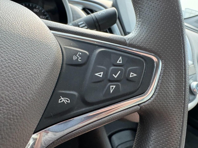 Chevrolet Malibu Vehicle Image 24