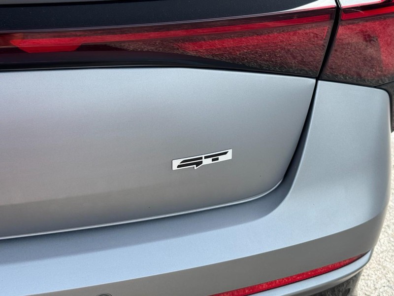 Kia K5 Vehicle Image 11
