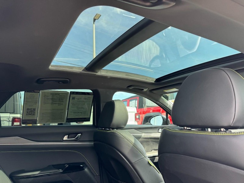 Kia K5 Vehicle Image 16