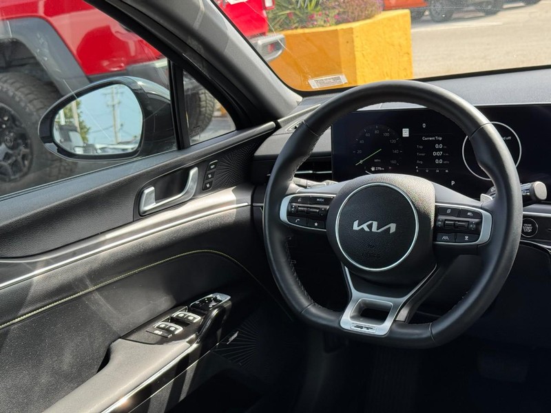 Kia K5 Vehicle Image 19