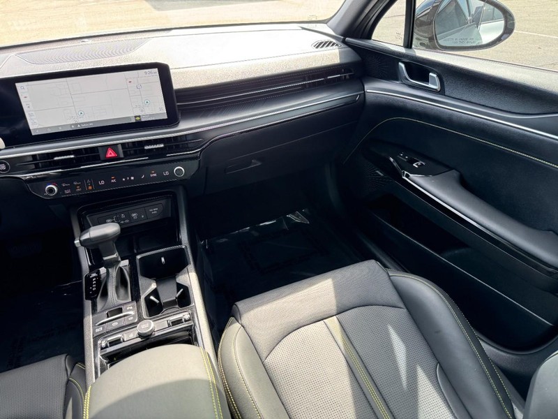 Kia K5 Vehicle Image 22