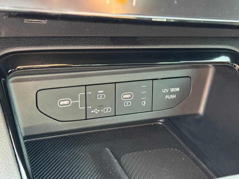 Kia K5 Vehicle Image 31
